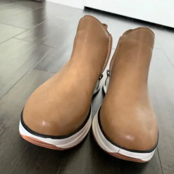 Basic Platform Pleather Shoes - Picture 1 of 3